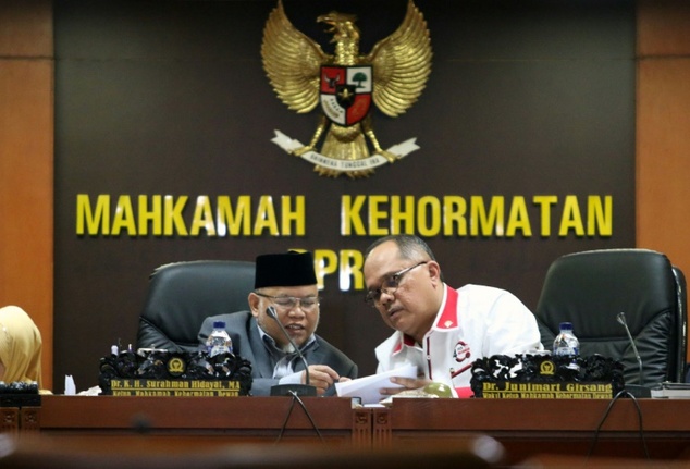 Setya Novanto Mundur jadi Sorotan Dunia